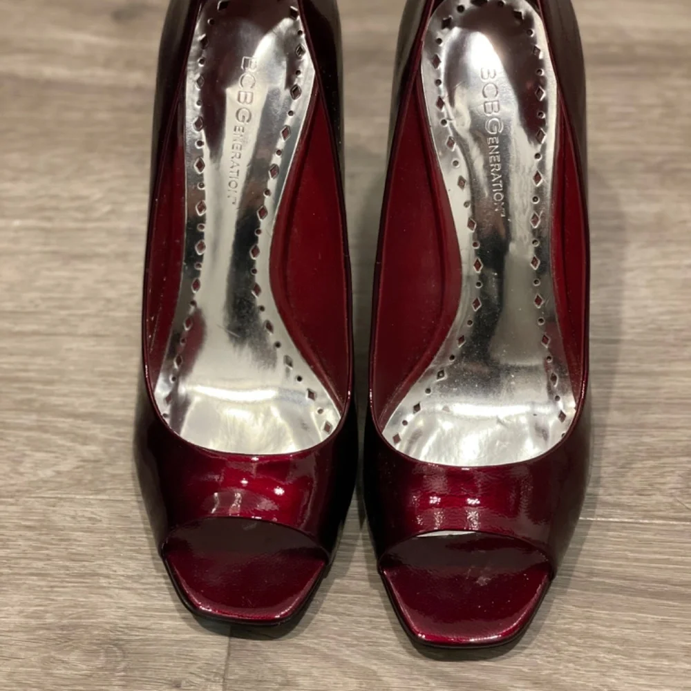 BCBGeneration cherry red open toe heel - Picture 2 of 6